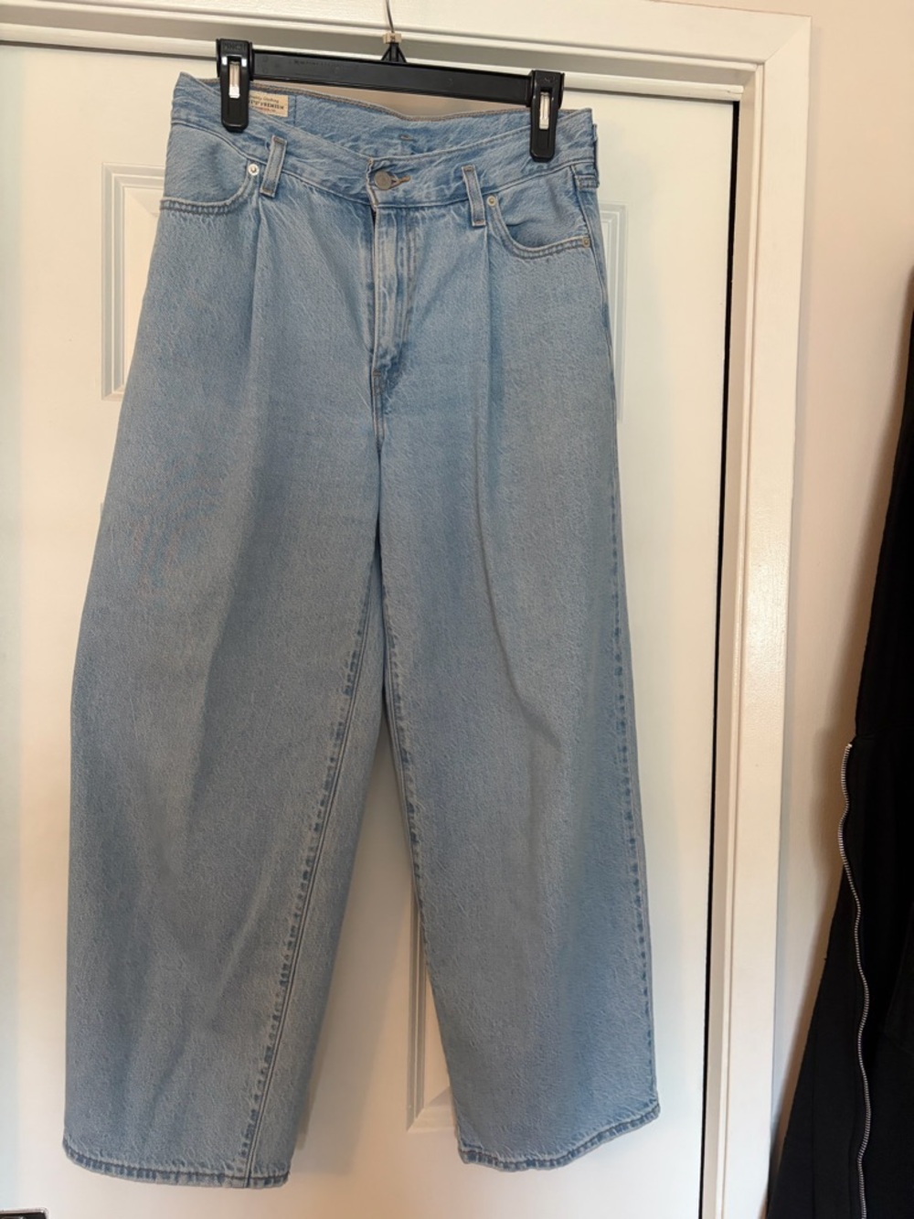 Levi's belted baggie pleated front high Rise Cropped Wide-Leg Jeans